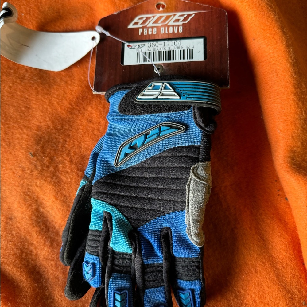 Fly Racing Kids Gloves - Picture 2 of 3